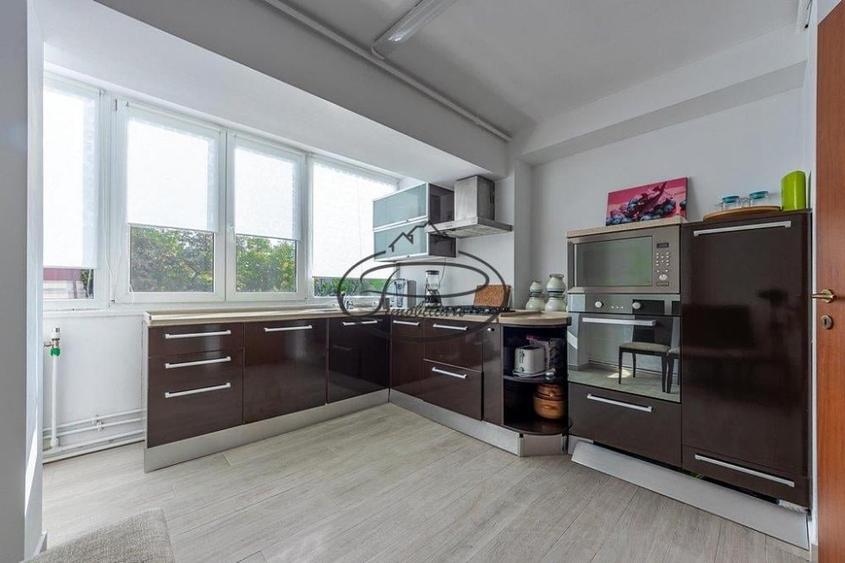 Apartament cu 4 camere în Calea Călărașilor