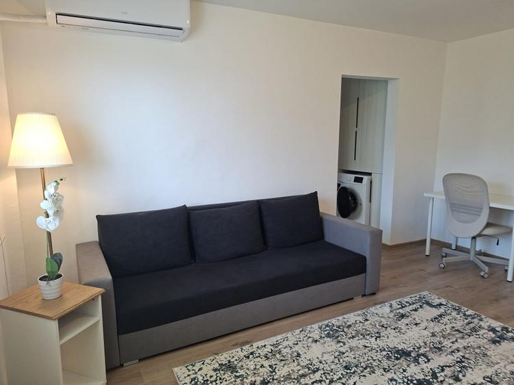 Apartament cu 2 camere semidecomandat în P-ța Victoriei