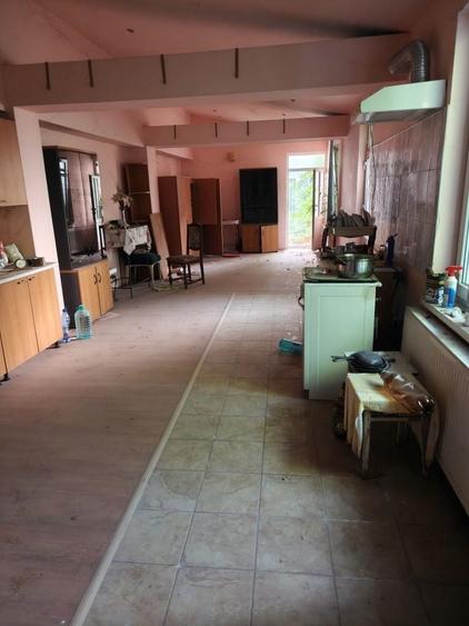 Casă cu 4 camere cu Teren 2826 Mp în Sânpetru