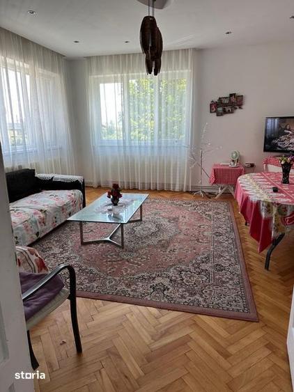 Casă cu 3 camere cu Canalizare în Central