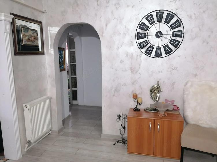 Apartament cu 4 camere decomandat în Dacia
