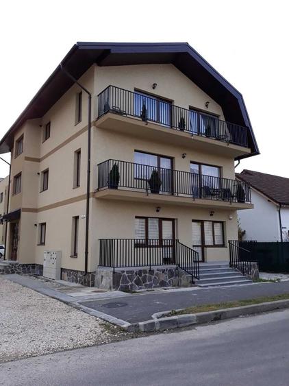 Apartament cu 2 camere decomandat în Tractorul