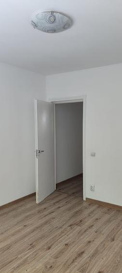 Apartament cu 3 camere semidecomandat în Constructorilor