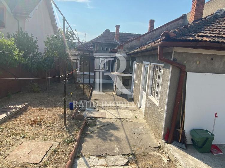 Casă individuală cu 4 camere cu Canalizare în Spitalul Județean