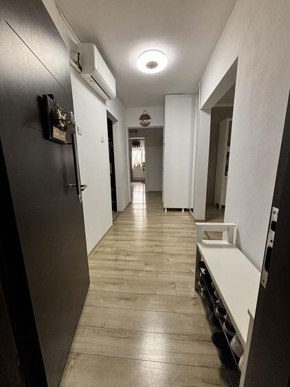 Apartament cu 4 camere decomandat în Exterior Vest
