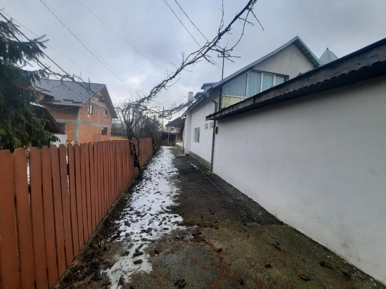 Casă individuală cu 4 camere cu Teren 900 Mp în Girov