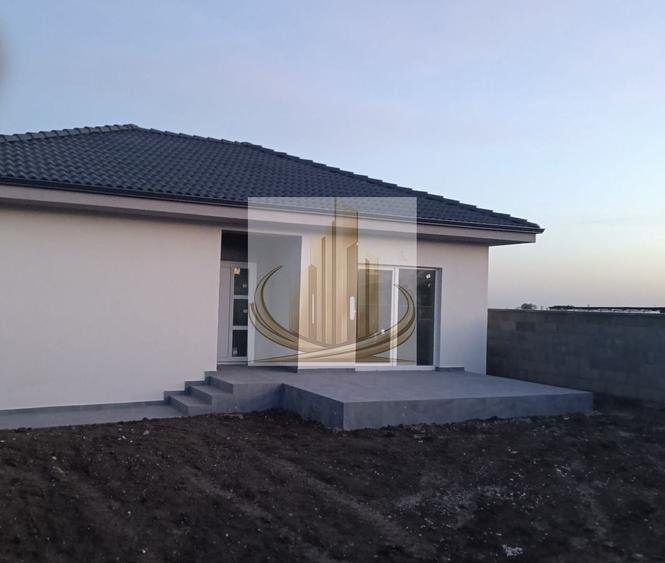 Casă individuală cu 3 camere cu Canalizare în Sânandrei