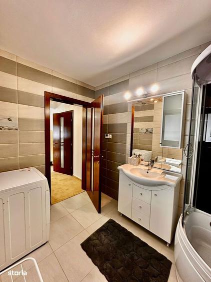 Casă cu 5 camere cu Teren 1200 Mp în Central