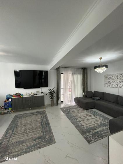Casă cu 4 camere cu Teren 325 Mp în Podu Roș