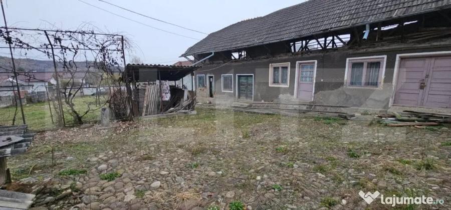 Casă cu 2 camere cu Teren 1200 Mp în Central