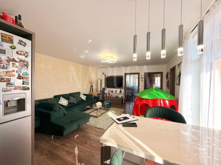 Apartament cu 3 camere semidecomandat în Florești