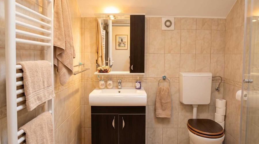 Apartament nedecomandat în Est