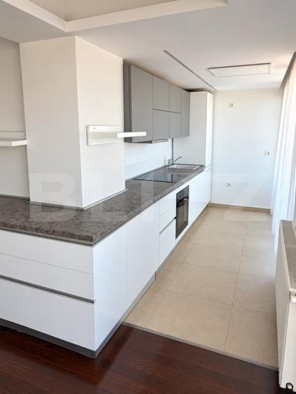Apartament cu 4 camere semidecomandat, mobilat în Bună Ziua