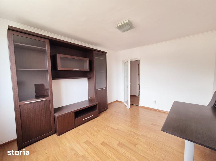 Apartament cu 3 camere decomandat în Est