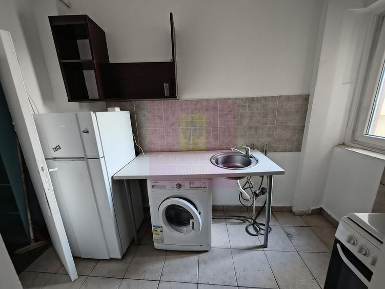 Garsonieră semidecomandată în Romană
