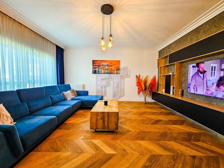 Apartament cu 4 camere decomandat, mobilat în Tei