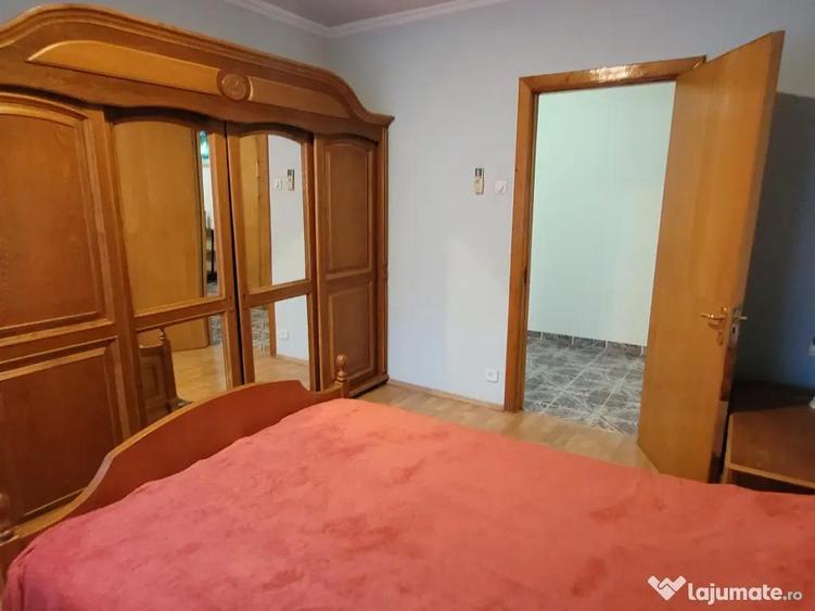 Apartament cu 5 camere decomandat în Păcii