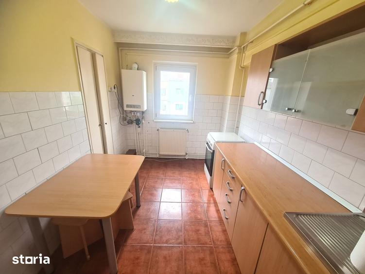 Apartament cu 2 camere decomandat în Energiei