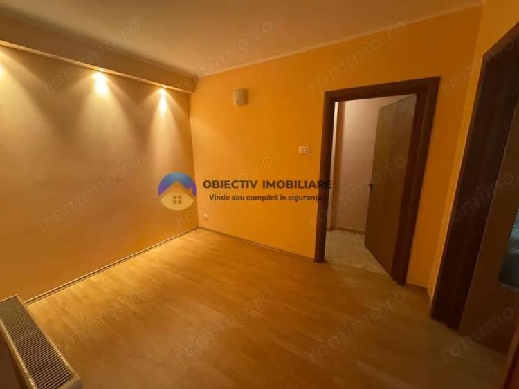 Apartament cu 3 camere semidecomandat în Mărăței