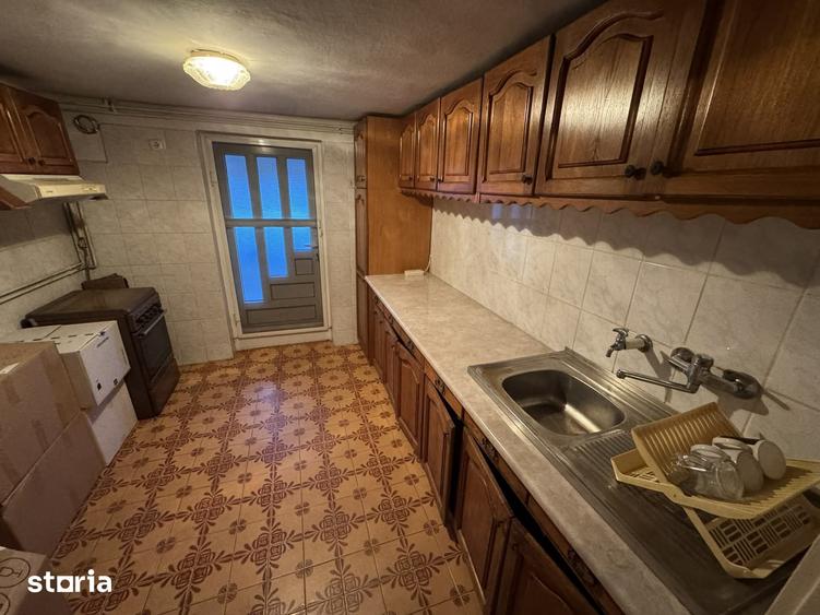 Casă cu 9 camere decomandat cu Teren 101 Mp în Central