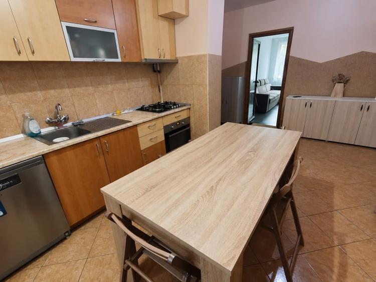 Apartament cu 3 camere decomandat, mobilat în Săsar