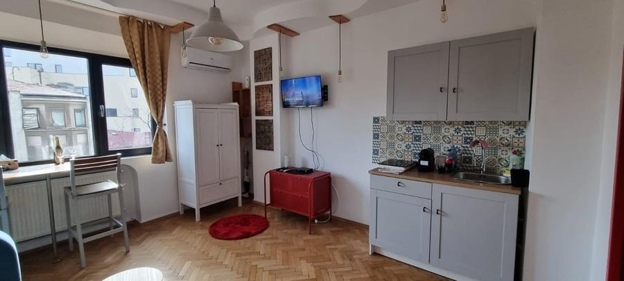 Garsonieră semidecomandată în Universitate