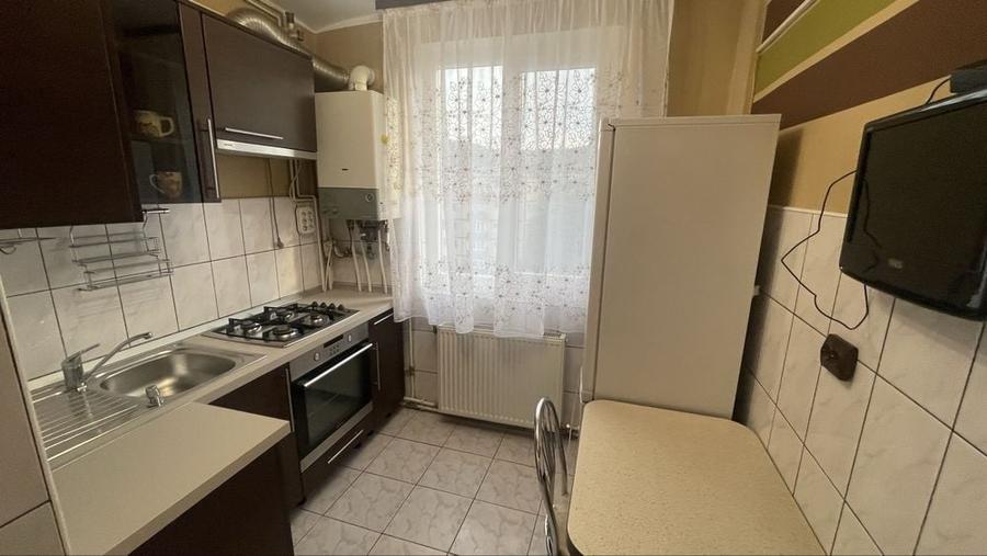 Apartament cu 3 camere decomandat în Exterior Vest