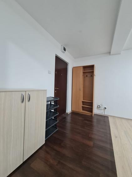 Apartament cu 2 camere semidecomandat, mobilat în