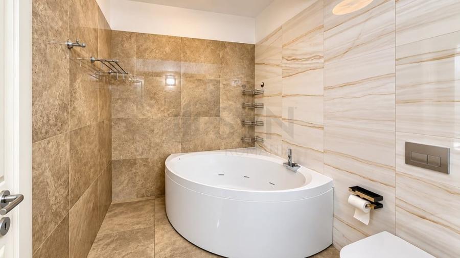 Apartament cu 3 camere decomandat în Băneasa