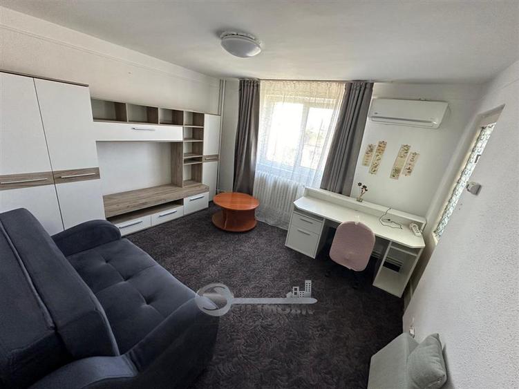 Apartament cu 2 camere decomandat în Hala Centrală