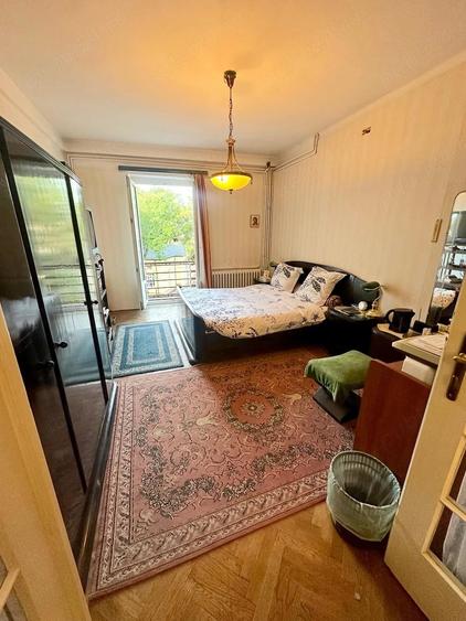 Apartament cu 3 camere semidecomandat în Cișmigiu