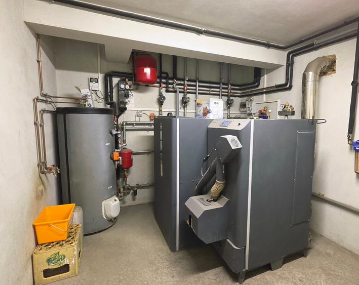 Casă individuală cu 5 camere cu Teren 2867 Mp în Exterior Vest