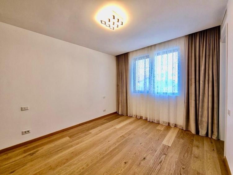 Duplex cu 5 camere cu Teren 220 Mp în Iancu Nicolae