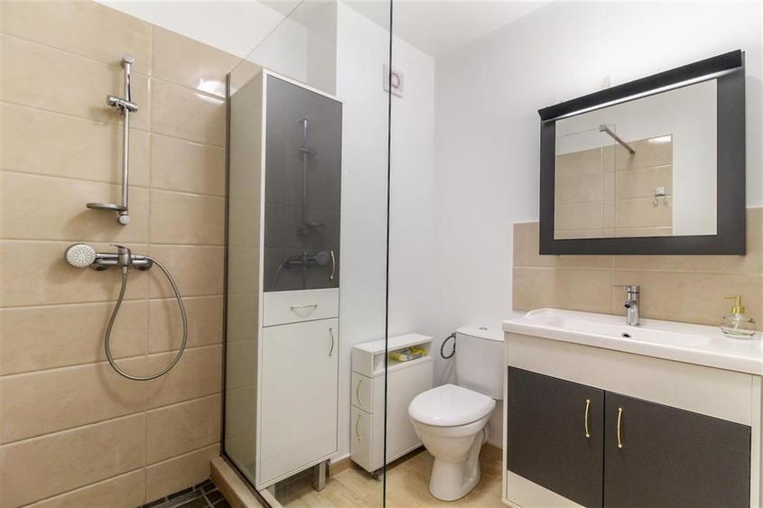 Apartament cu 2 camere semidecomandat, mobilat în Iris