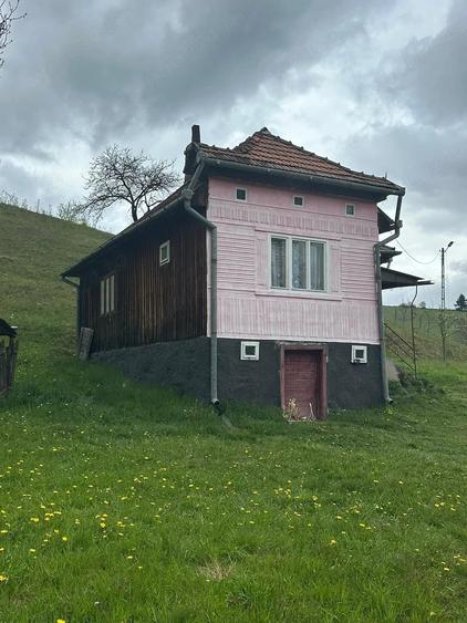 Casă cu 3 camere cu Teren 40 Mp în Subcetate