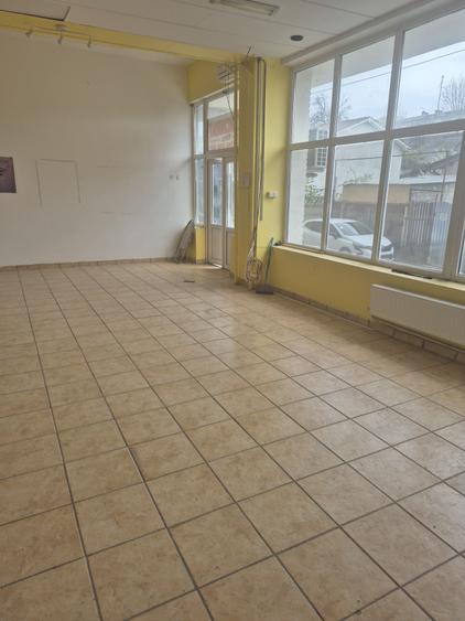 Spațiu comercial, de 93 mp, în Rovine