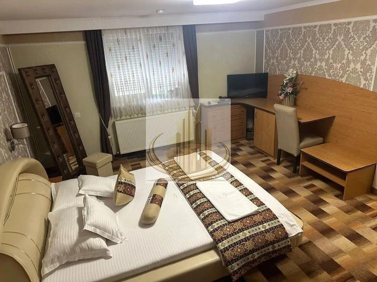 Casă cu 14 camere cu Teren 750 Mp în Central