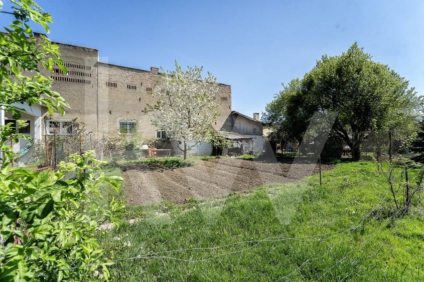 Casă individuală cu 13 camere cu Canalizare în Cisnădie