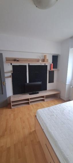 Apartament cu 3 camere semidecomandat, mobilat în Obor