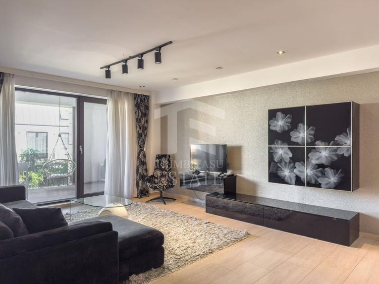 Apartament cu 3 camere semidecomandat, mobilat în Exterior Vest