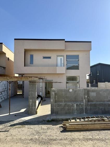 Casă cu 4 camere în Valu lui Traian