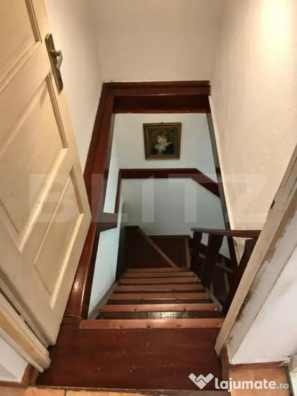 Apartament cu 4 camere semidecomandat în Cetate