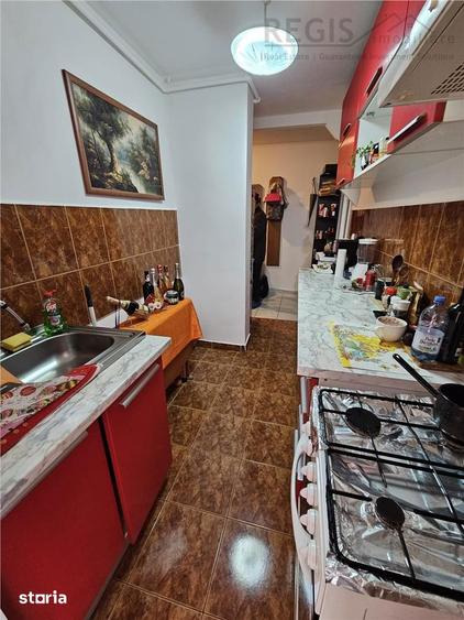 Apartament cu 3 camere decomandat în Astra