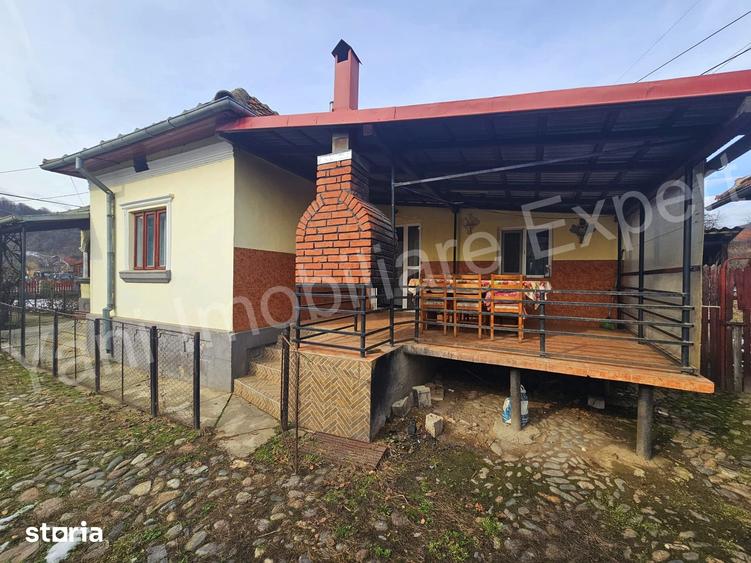 Casă cu 3 camere cu Teren 1378 Mp în Corbeni