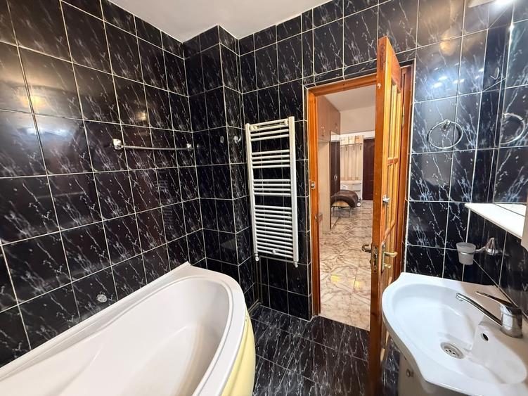 Apartament cu 3 camere decomandat, mobilat în Nicolina