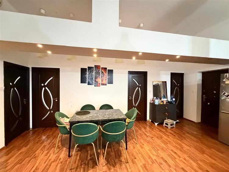 Apartament cu 3 camere decomandat în Rogerius