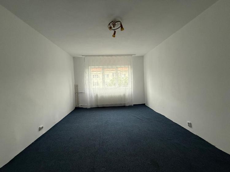Apartament cu 2 camere decomandat în Lipovei