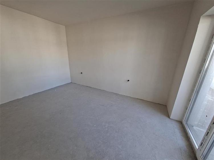 Apartament cu 3 camere circular în Florești