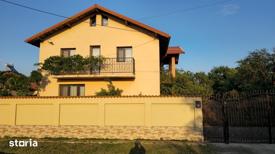 Casă cu 5 camere cu Teren 768 Mp în Poienarii Burchii