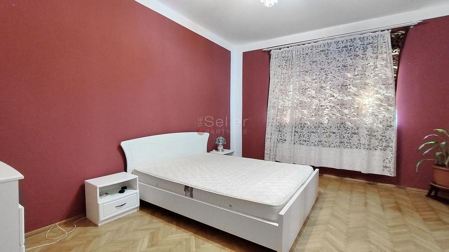 Apartament cu 3 camere semidecomandat, mobilat în Florilor